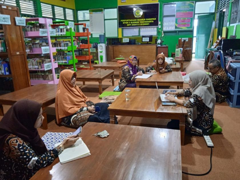 Tim Literasi MTsN 3 Sleman Gelar Rapat Susun Agenda