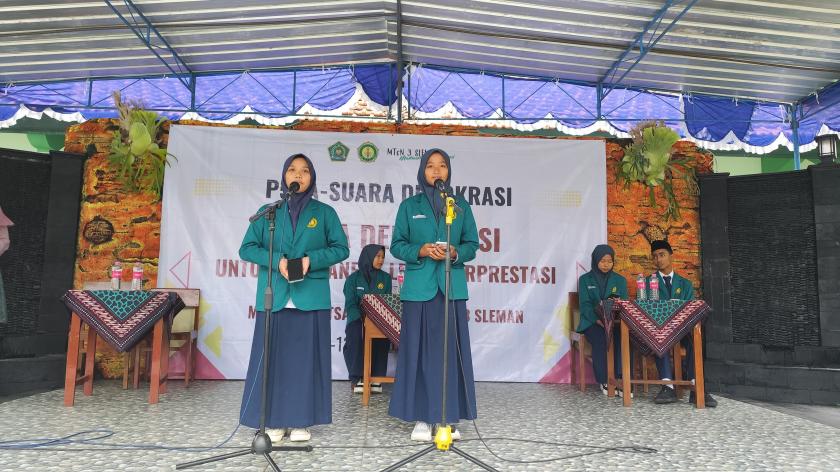 Paslon Ketua dan Wakil OSIS 01 Orasikan Janji Matsanega Lebih Maju