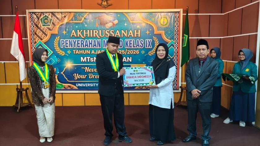Berjaya di Bidang Bahasa, Naufal Bayu Sukma Pradipta Sabet Nilai 100 TKA Bahasa Indonesia