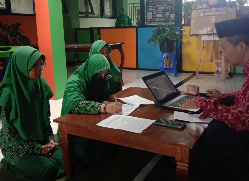 Antusiasme Siswa dan Guru Warnai Pengumpulan Zakat Fitrah di MTs Negeri 3 Sleman