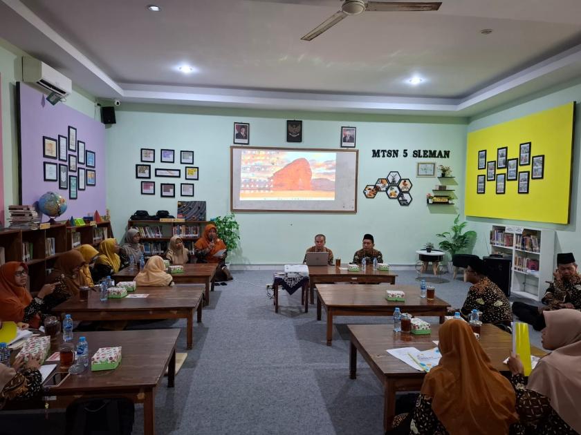 Persiapkan Akreditasi Perpustakaan, MTs Negeri 3 Sleman Studi Tiru ke MTs Negeri 5 Sleman