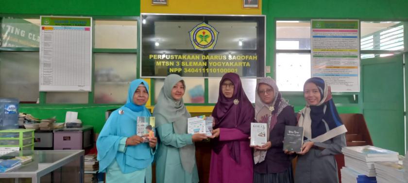 Perkaya Koleksi Perpustakaan Daarus Shaqofah, Guru Pegawai Wakaf Buku