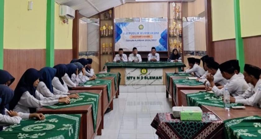 Sinambung Visi Madrasah, 4 Organisasi Siswa MTsN 3 Sleman Gelar Rapat Koordinasi Bersama Pimpinan