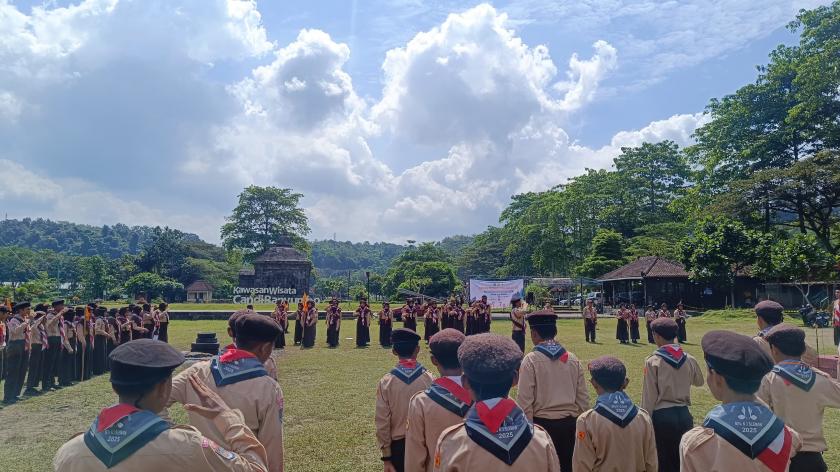 Selesaikan Kegiatan Kemah Penggalang, MTs N 3 Sleman Gelar Upacara Penutupan
