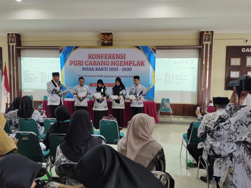 Lantik Pengurus Baru, PGRI Gelar Penandatanganan Pakta Integritas