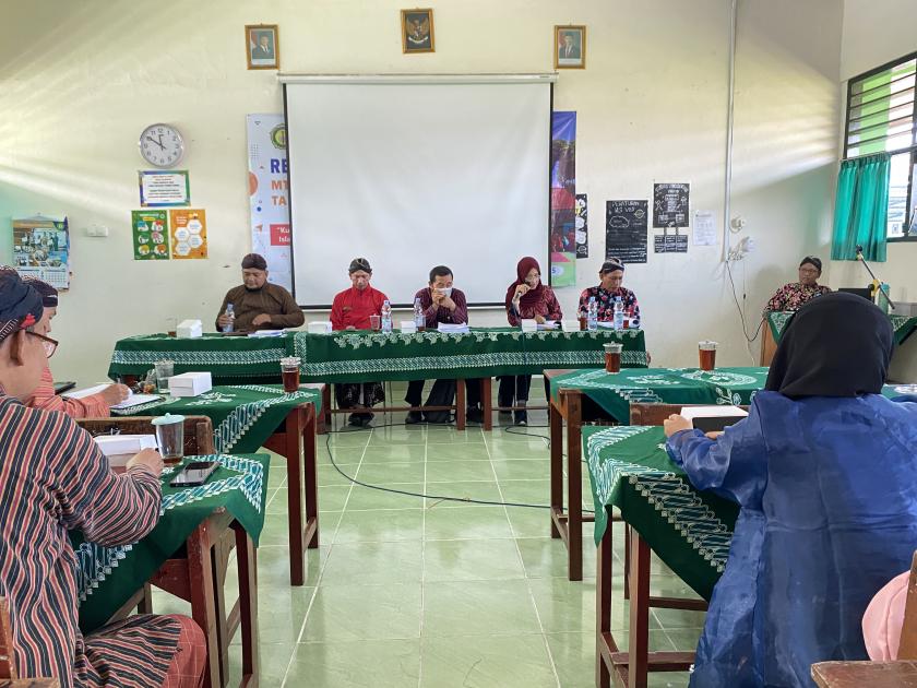 Subkor Kurikulum dan Kesiswaan Kanwil Kemenag DIY Berikan Reviu Kurikulum MTsN 3 Sleman