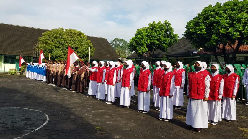 Kepala MTsN 3 Sleman Lantik  Pengurus OSIS, MP dan PMR Baru