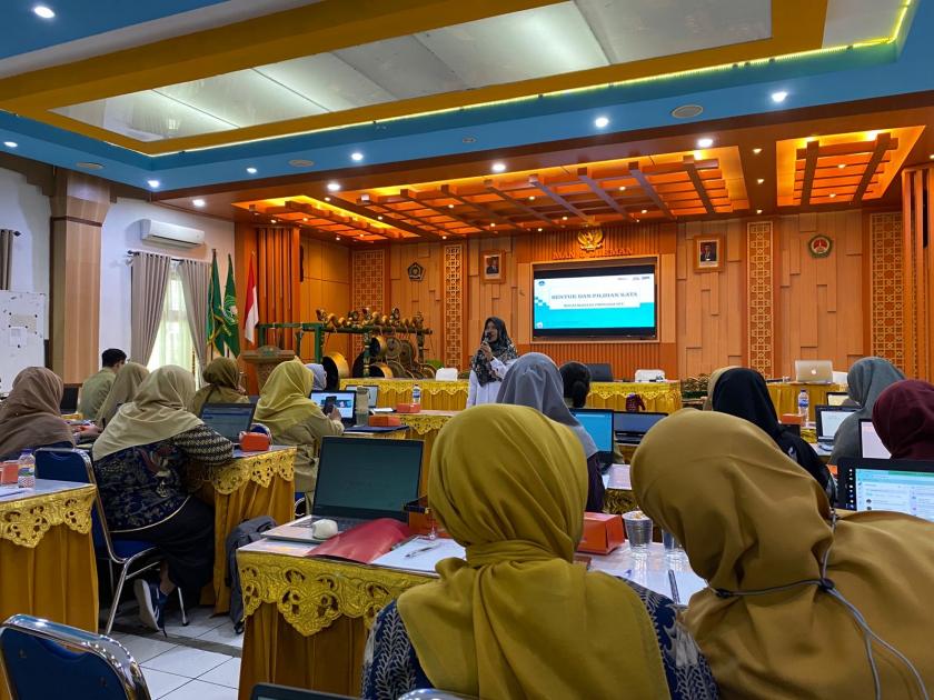 Guru MTs Negeri 3 Sleman Ikuti Diklat Peningkatan Kemahiran Berbahasa