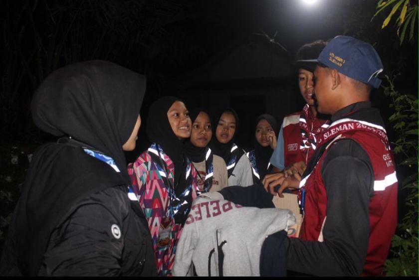 Seru dan Menantang! Caraka Malam Uji Mental dan Ketangkasan Siswa MTsN 3 Sleman di Lomba Tingkat I Pramuka