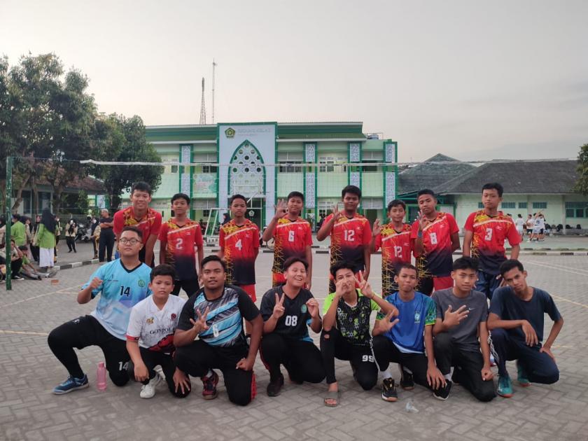 Menuju Gelaran O2SN, Tim Bola Voli MTsN 3 Sleman Gelar Uji Tanding