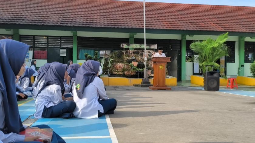 Membentuk Karakter Religius, Caesar Gibran Kelas 8A Sampaikan Materi Tentang Menjaga Lisan dan Perilaku