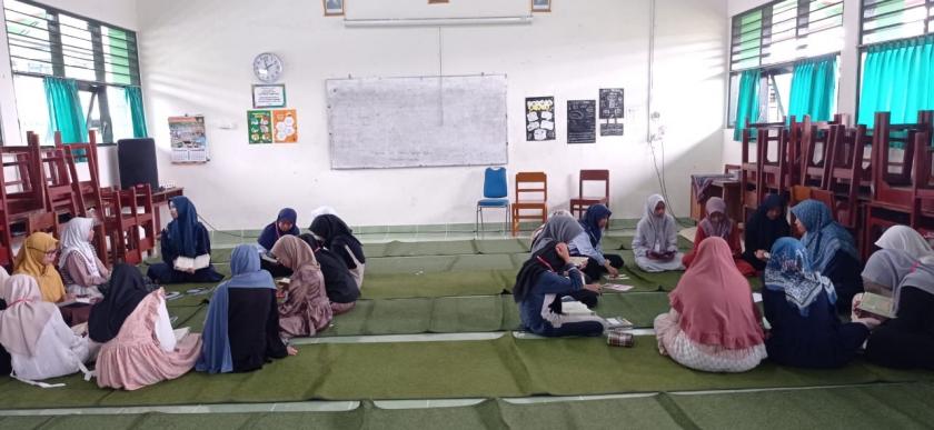 Siswa MTs Negeri 3 Sleman Tadarus Bersama pada Kegiatan Sanlat