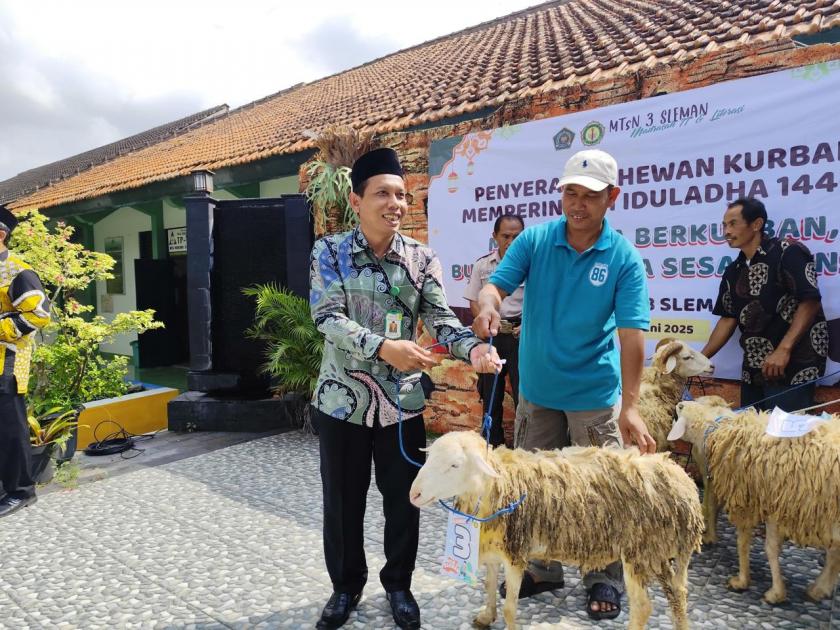 MTsN 3 Sleman Tasarufkan Hewan Kurban untuk Masjid Sekitar