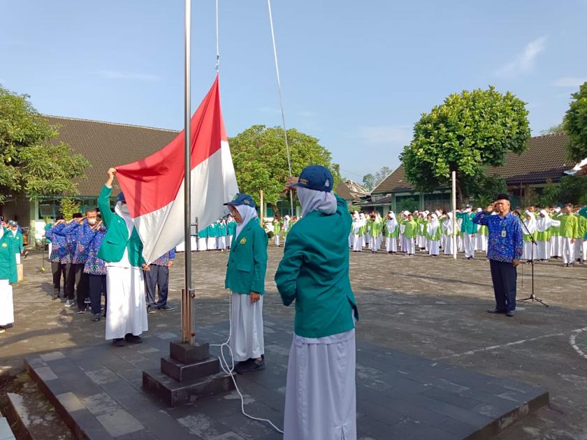 MTsN 3 Sleman Gelar Upacara Hari Pahlawan