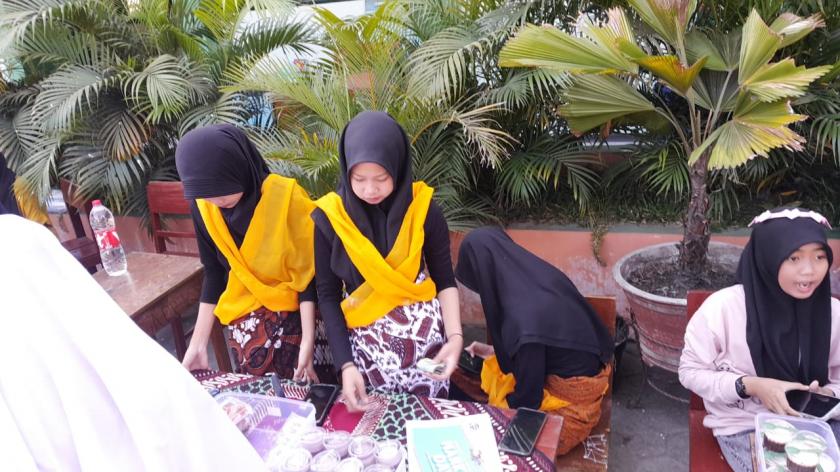 Market Day Hari Kedua Semakin Warnai Meriahnya Harlah MTsN 3 Sleman
