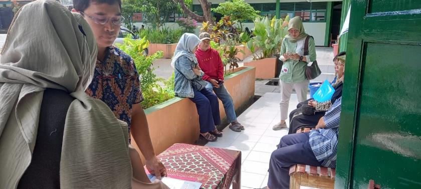 Para Pendaftar Penuh Harap Lolos Seleksi PPDB Jalur Reguler dan Zonasi