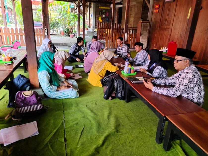 Jelang Konferensi PGRI Cabang Ngemplak, Guru MTs Negeri 3 Sleman Ikuti Koordinasi