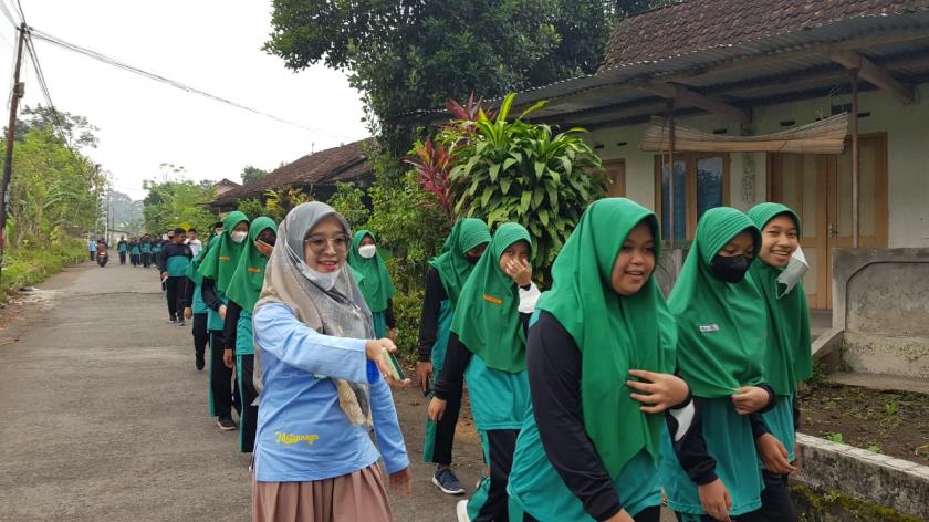 Jalan Sehat Semarakan Harlah MTsN 3 Sleman ke - 54