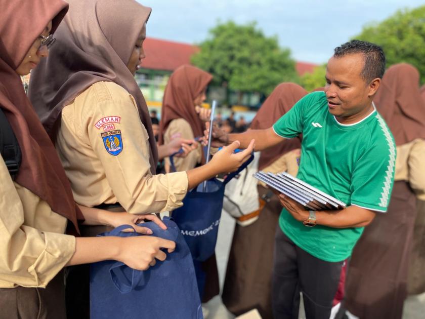 Perpisahan Haru dan Pembagian Buku Tahunan Siswa Kelas 9 MTsN 3 Sleman