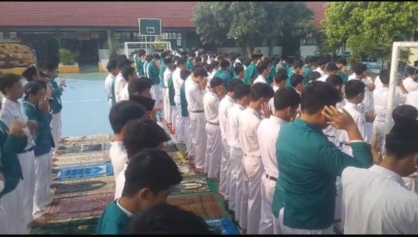Gelar Salat Gaib MTs Negeri 3 Sleman Tanamkan Karakter Empati kepada Teman  