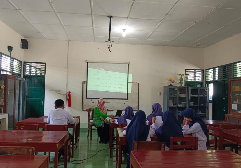 Hari Ketiga Bimbingan Intensif IPS Oleh UNY, Ajak Peserta Cerdas Sosiologi