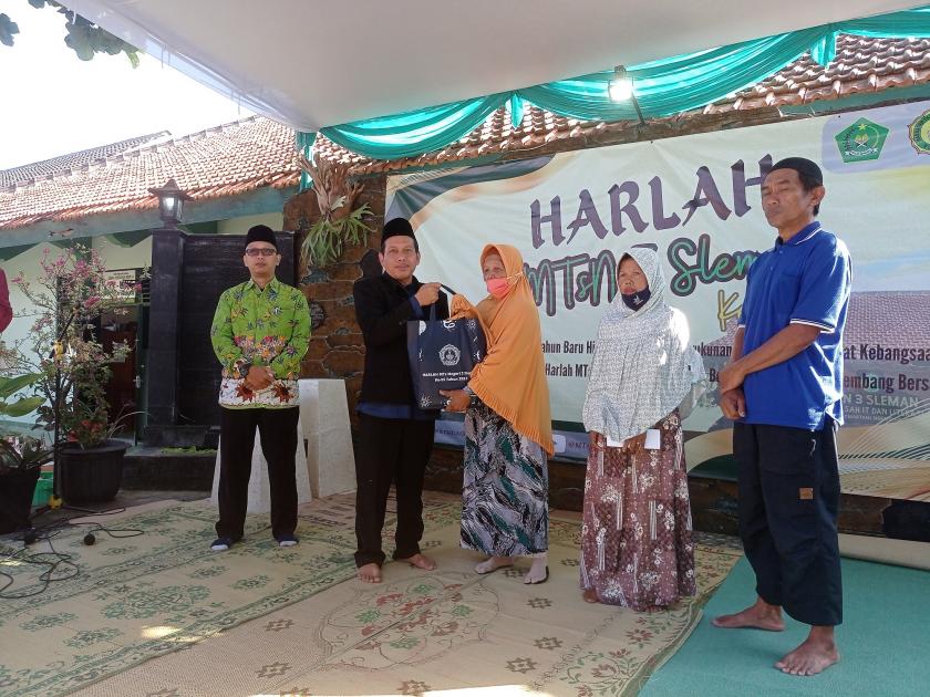 Tanamkan Rasa Ikhlas Berbagi, Harlah MTsN 3 Sleman ke 55 Gelar Bakti Sosial