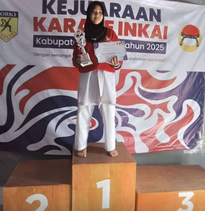 Rinanda, Siswa MTs N 3 Sleman Raih Prestasi Gemilang di Kejuaraan Karate INKAI Kabupaten Sleman