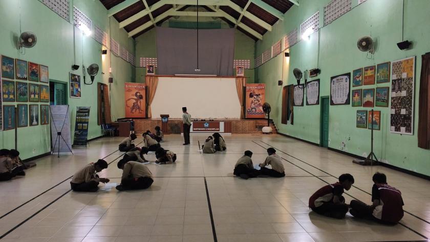 Terampil dan Cekatan Pecahkan Sandi, Kontingen LT II MTs Negeri 3 Sleman Menuju Kemenangan
