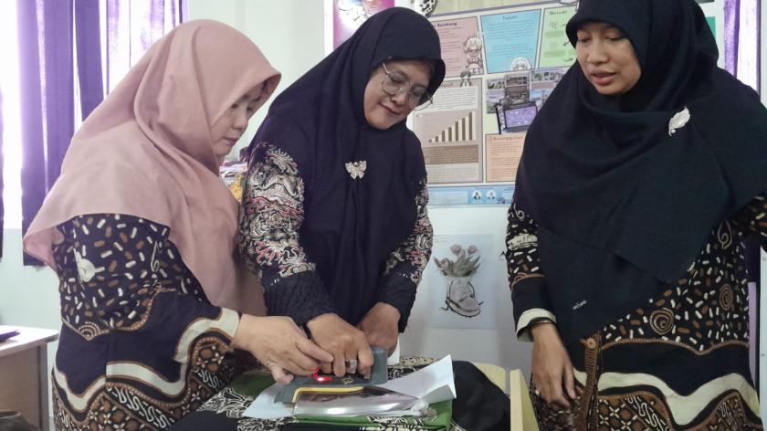 Sharing Keterampilan, MTs N 3 Sleman Ikuti Pertemuan Darma Wanita Kemenag Sleman di MAN 4 Sleman