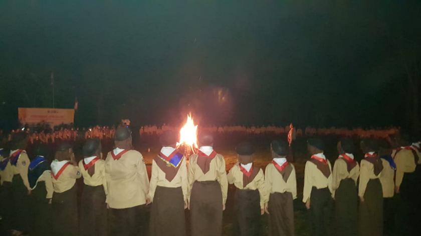 Api Unggun: Pramuka Penggalang MTsN 3 Sleman Pamer Bakat