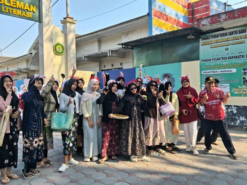 Semarak Pawai Peringatan HUT RI, Kelas 9B MTsN 3 Sleman Berani Tampil Unik