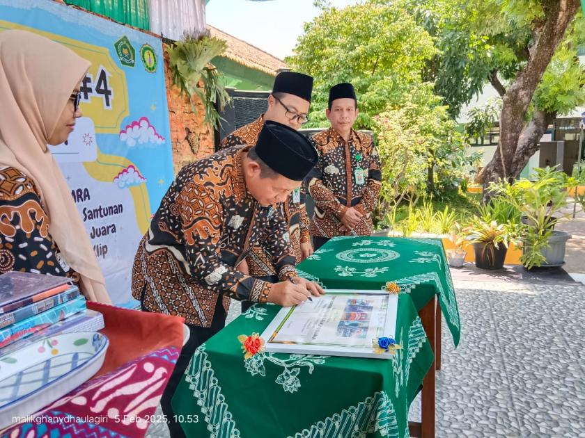 MTs Negeri 3 Sleman Luncurkan Lima Buku Karya Guru dan Siswa pada Derap Langkah Matsanega #4