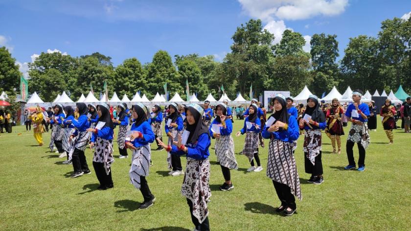 MTsN 3 Sleman Meriahkan Jogja Menari II