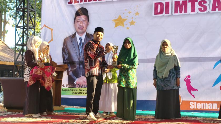 Harumkan Nama Madrasah, Zahira Dwi Putri Maheswari Raih Juara 2 Catur Putri di PKM Kabupaten Sleman