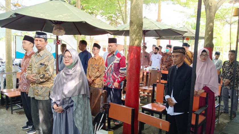 Halal Bi Halal Keluarga Besar MTsN 3 Sleman, Khidmat dan Akrab.