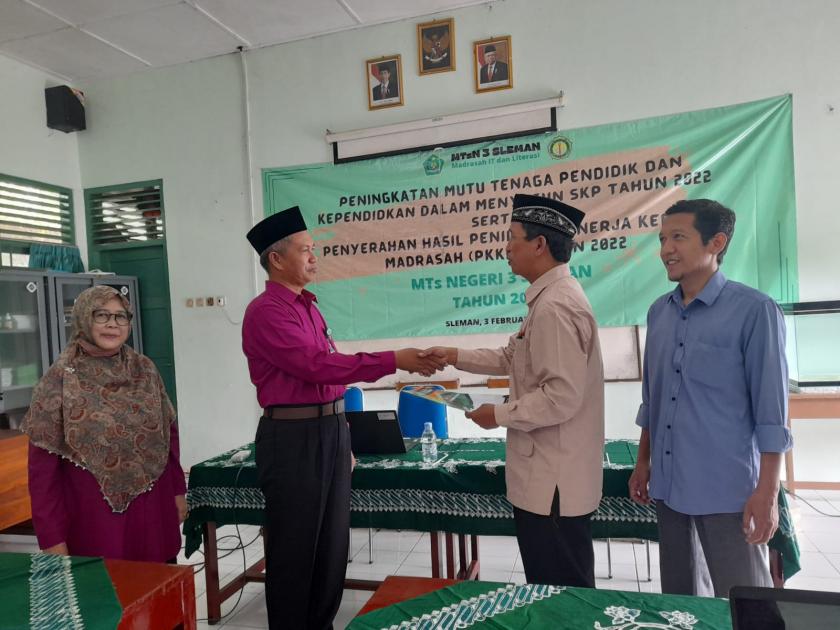 Laksanakan Penyerahan Hasil PKKM, MTs Negeri 3 Sleman Raih Predikat Amat Baik