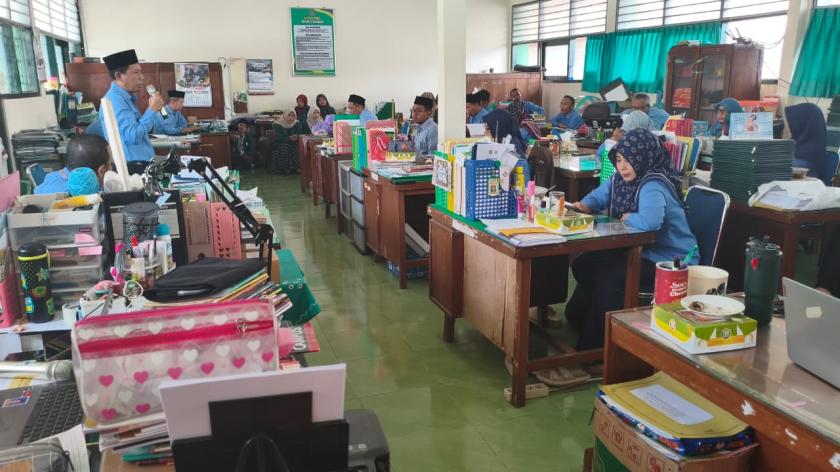 Resmi Pindah Tugas ke MTsN 5 Sleman, Kepala Madrasah Gelar Rapat Pamitan di MTsN 3 Sleman