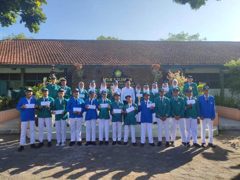 MTsN 3 Sleman Kembali Bagikan Reward untuk Para Juara