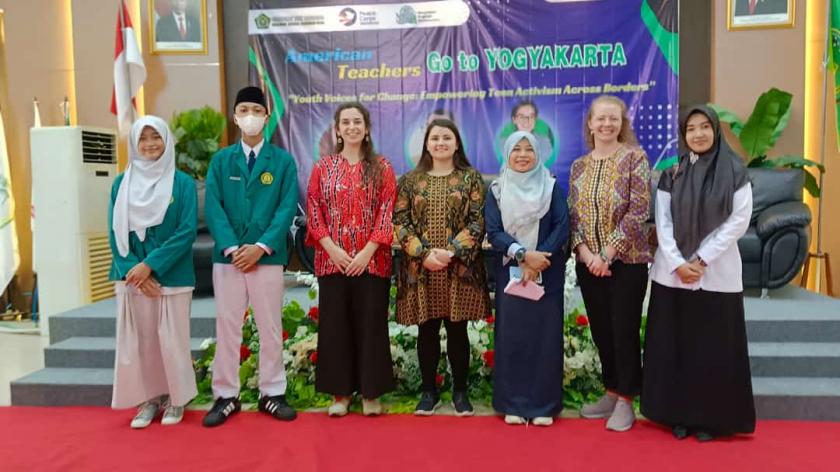 Dua Siswa MTsN 3 Sleman Ikuti Kegiatan Madrasah English Community