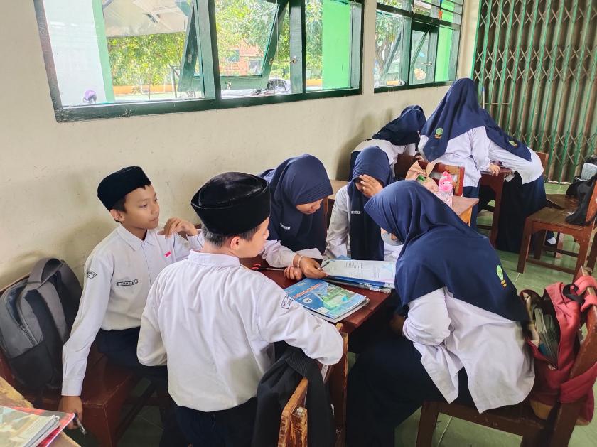 Siswa MTs N 3 Sleman Antusias Ikuti Pembelajaran Akidah Akhlak Menggunakan Metode Pembelajaran Crossword Puzzle