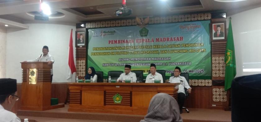 Kepala MTs Negeri 3 Sleman Hadiri Pembinaan Kepala Madrasah