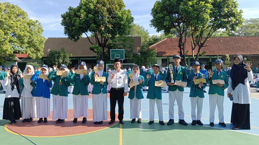 Upacara Bendera MTsN 3 Sleman dan Penyerahan Reward Kejuaraan