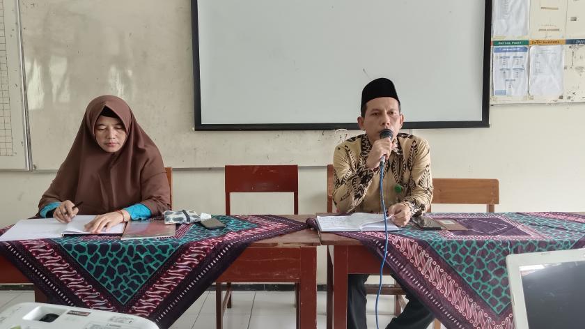 Rapat Dinas : Tekankan Disiplin Guru Pegawai
