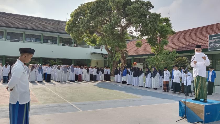 Kobarkan Semangat Santri, MTs N 3 Sleman Gelar Upacara Hari Santri