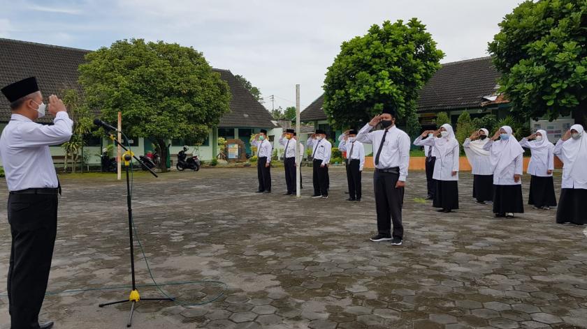 Peringati Hari Amal Bakti Kementerian Agama ke 76,  MTsN 3 Sleman Gelar Upacara dan Tasyakuran