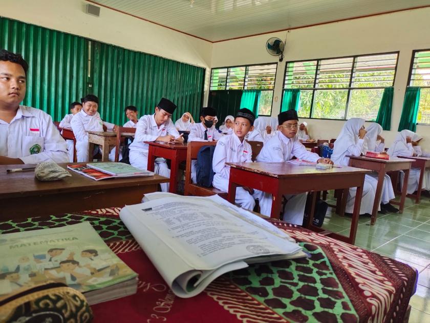 MTs N 3 Sleman Giatkan Muraja’ah Awali Pembelajaran dalam Suasana Rintik Hujan