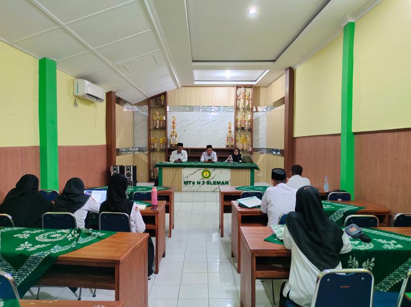 Tim Prestasi MTs Negeri 3 Sleman Laksanakan Rapat Perdana