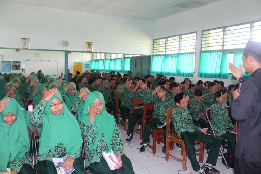 TINGKATKAN PRESTASI SEJAK DINI,  MTsN NGEMPLAK GELAR AMT