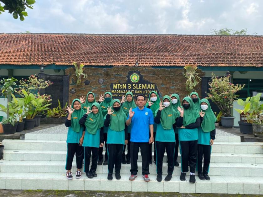 Memupuk Semangat Kebersamaan, MTs Negeri 3 Sleman Laksanakan Jalan Sehat