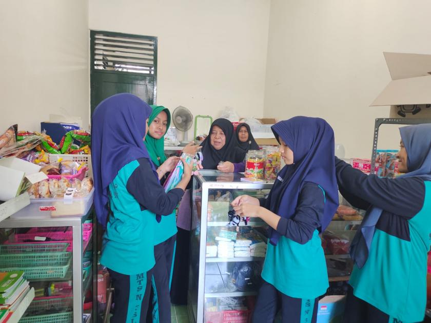 Promosi di Koperasi, Karya P5RA Murid MTs Negeri 3 Sleman Sampai Tahap Jual Beli